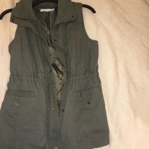 Cargo green vest